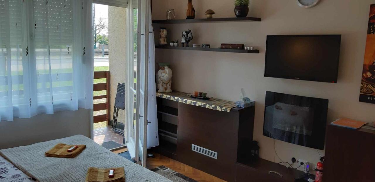 Rosy Apartman Apartment Vonyarcvashegy Ngoại thất bức ảnh