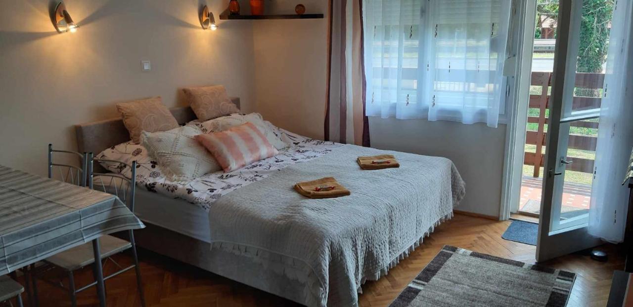 Rosy Apartman Apartment Vonyarcvashegy Ngoại thất bức ảnh