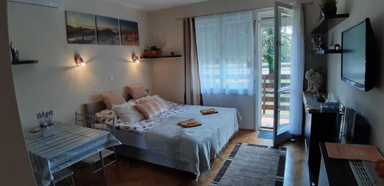 Rosy Apartman Apartment Vonyarcvashegy Ngoại thất bức ảnh